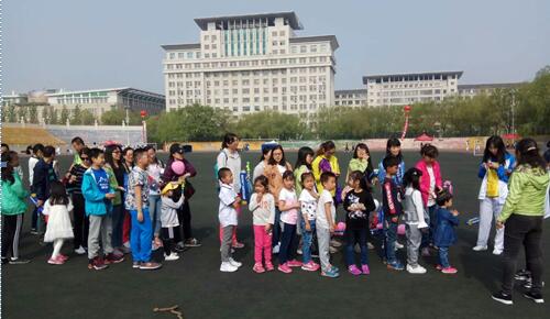 云顶国际举办“迎‘六一’东林宝贝趣味运动会”