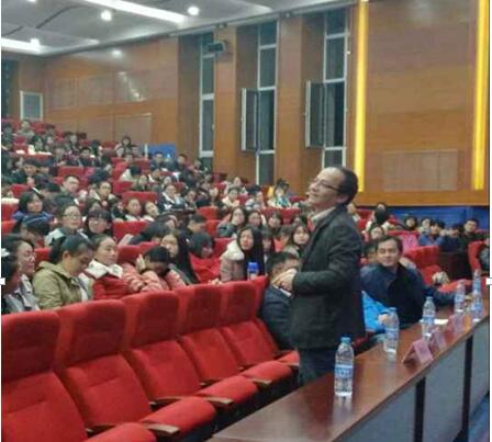 公司隆重召开新生专业介绍会