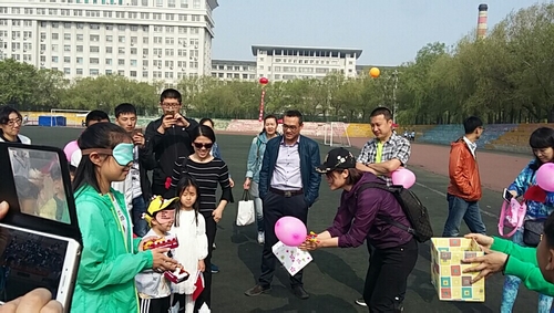 云顶国际举办“迎‘六一’东林宝贝趣味运动会”